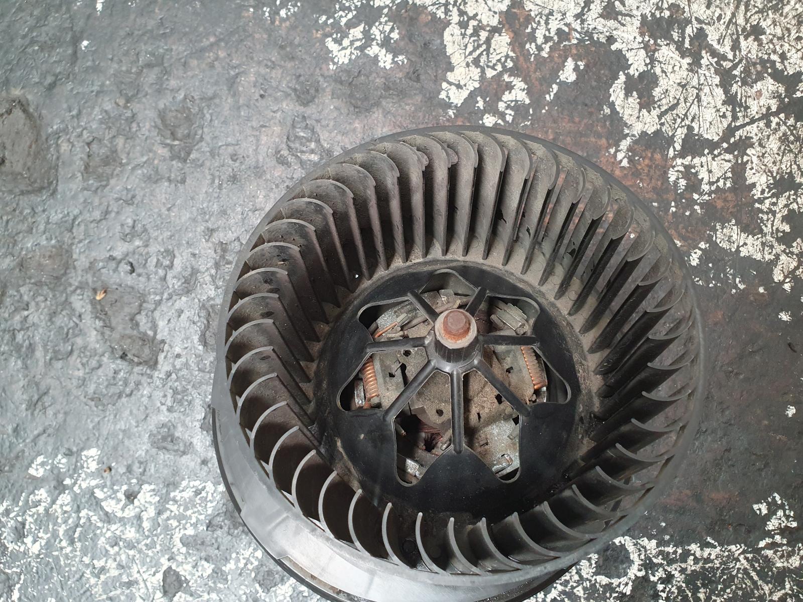 View Auto part Heater Fan Motor Volkswagen Caddy 2009