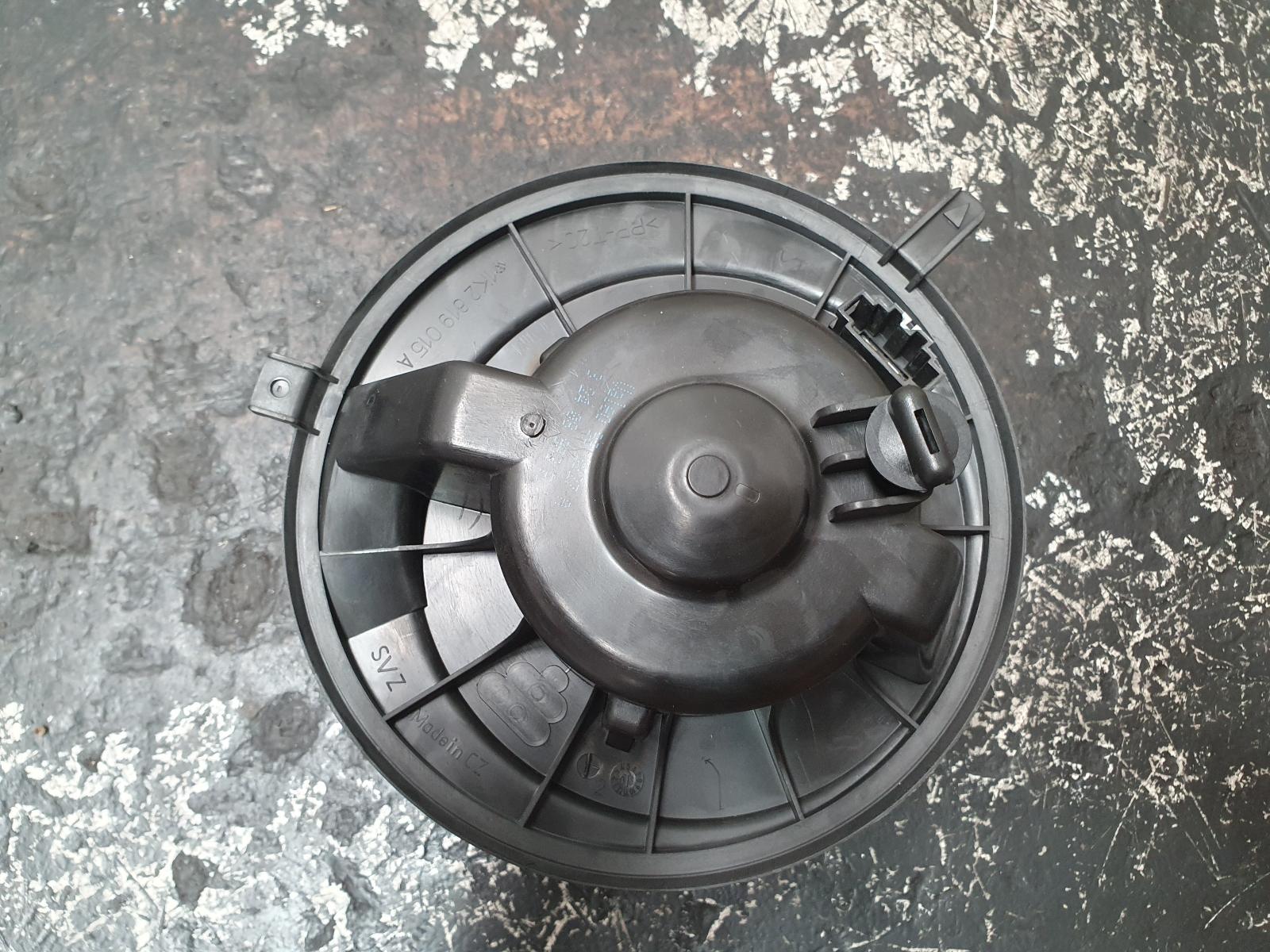 View Auto part Heater Fan Motor Volkswagen Caddy 2009