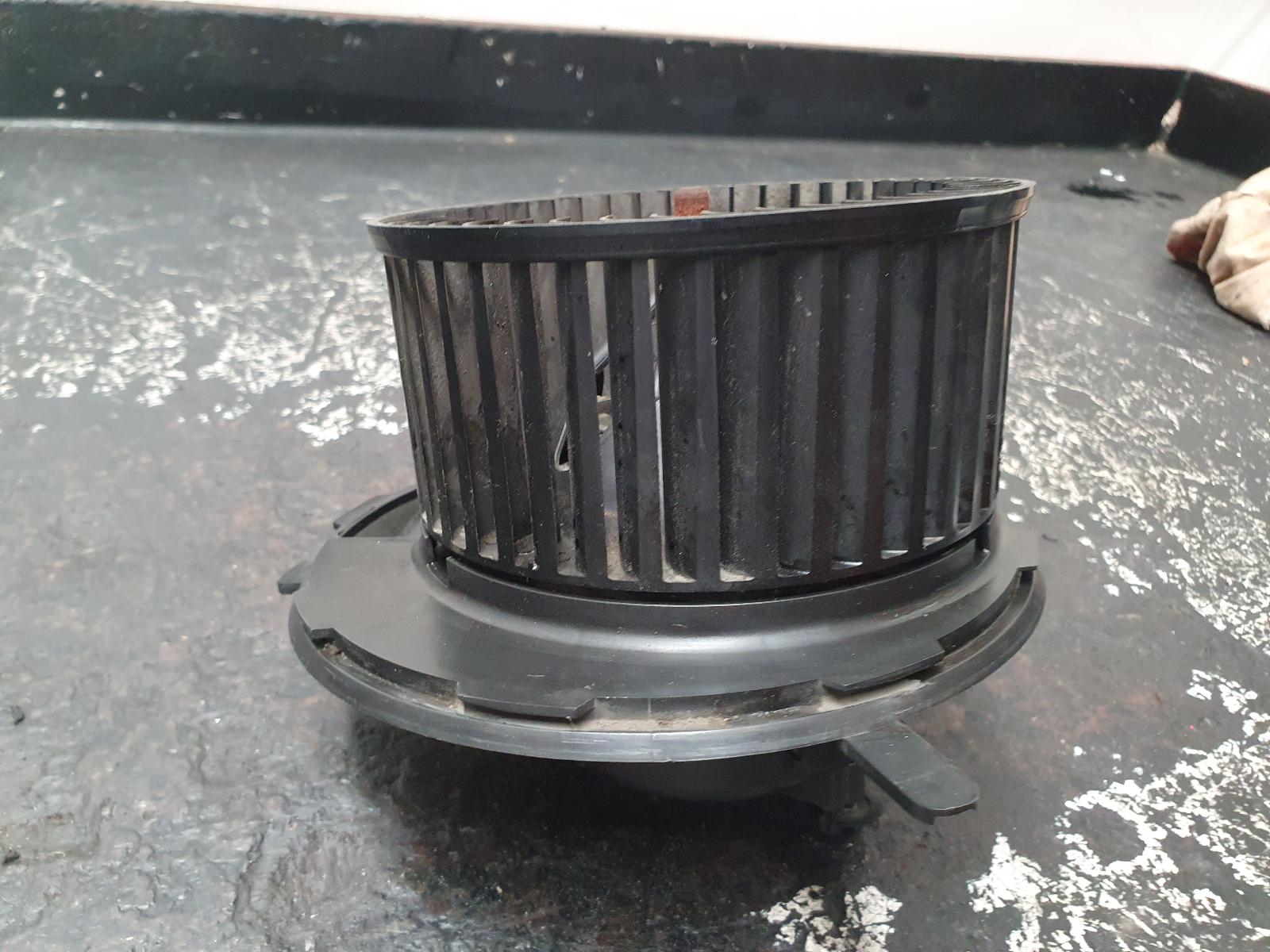 View Auto part Heater Fan Motor Volkswagen Caddy 2009