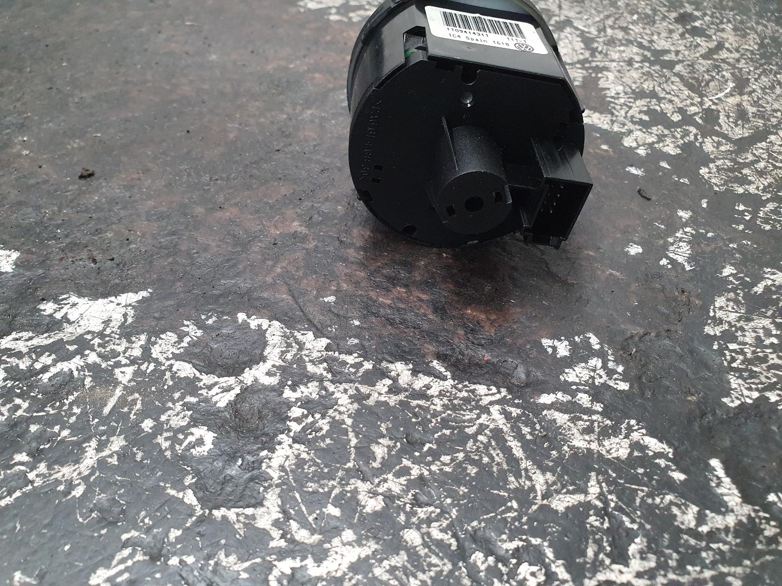 View Auto part Misc Switch/Relay Volkswagen Caddy 2009