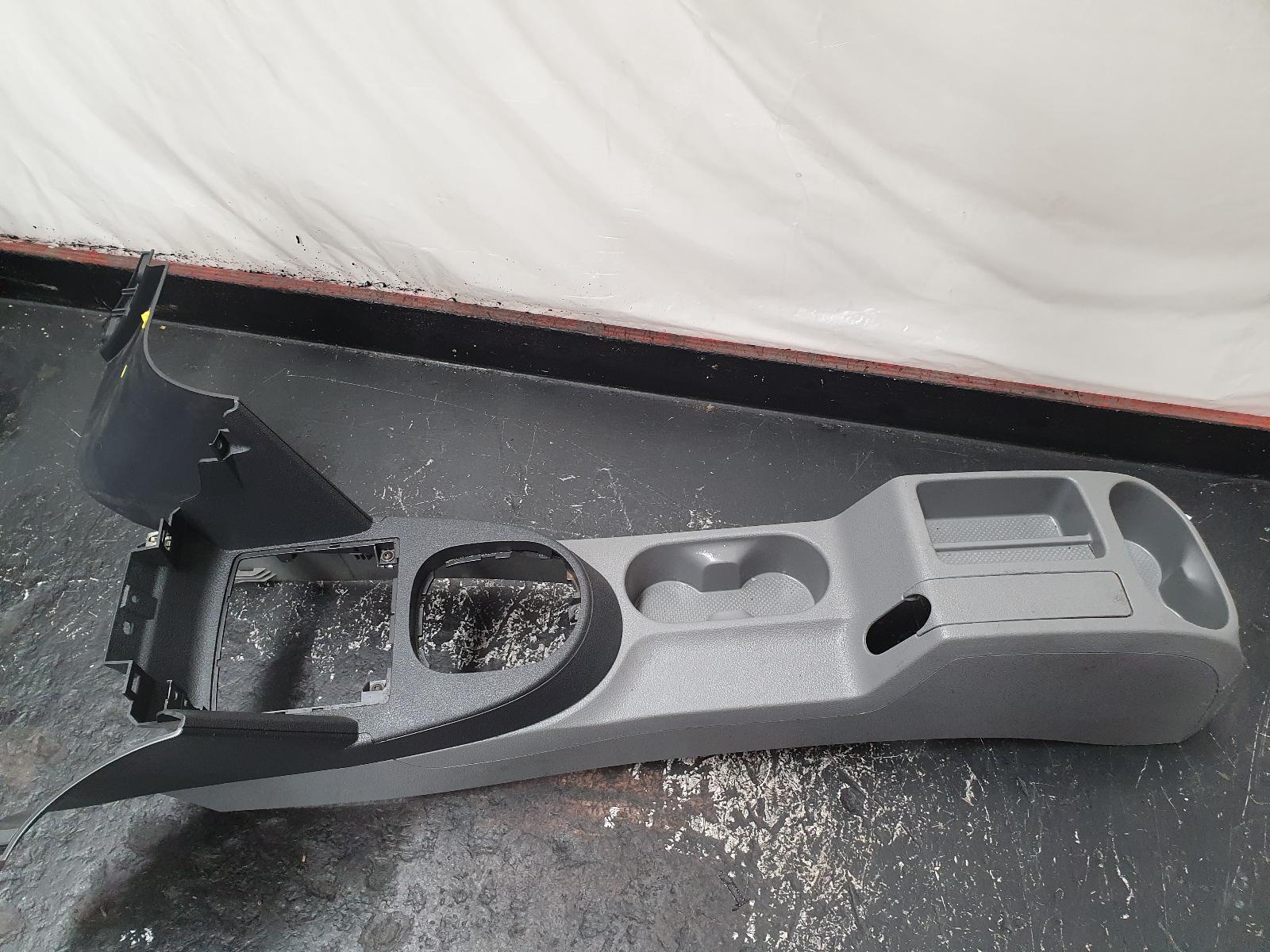 View Auto part Console Volkswagen Caddy 2009