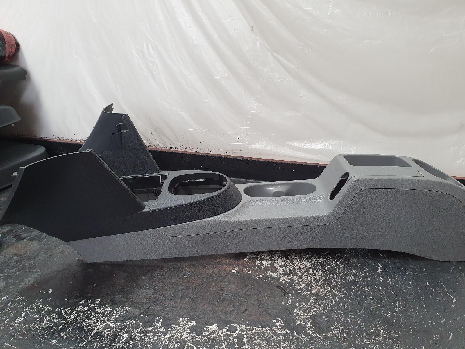 View Auto part Console Volkswagen Caddy 2009