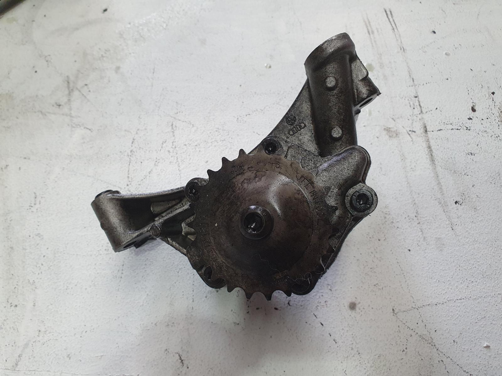 View Auto part Oil Pump Volkswagen Caddy 2009