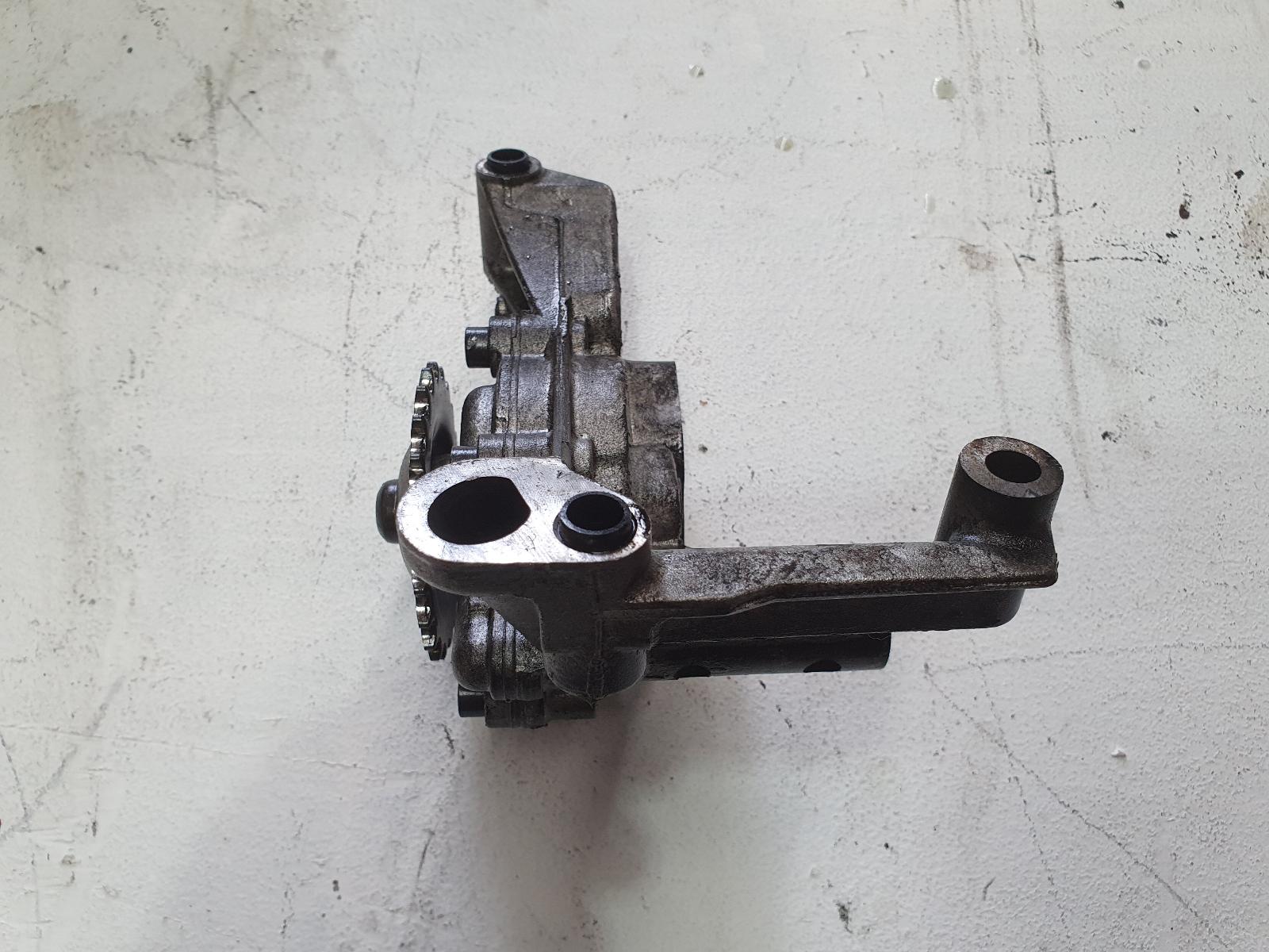 View Auto part Oil Pump Volkswagen Caddy 2009
