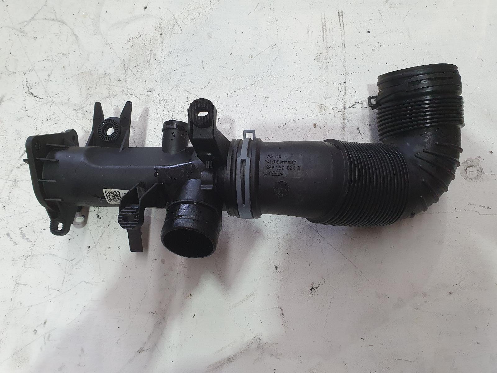 View Auto part Air Cleaner Duct/Hos Volkswagen Caddy 2009