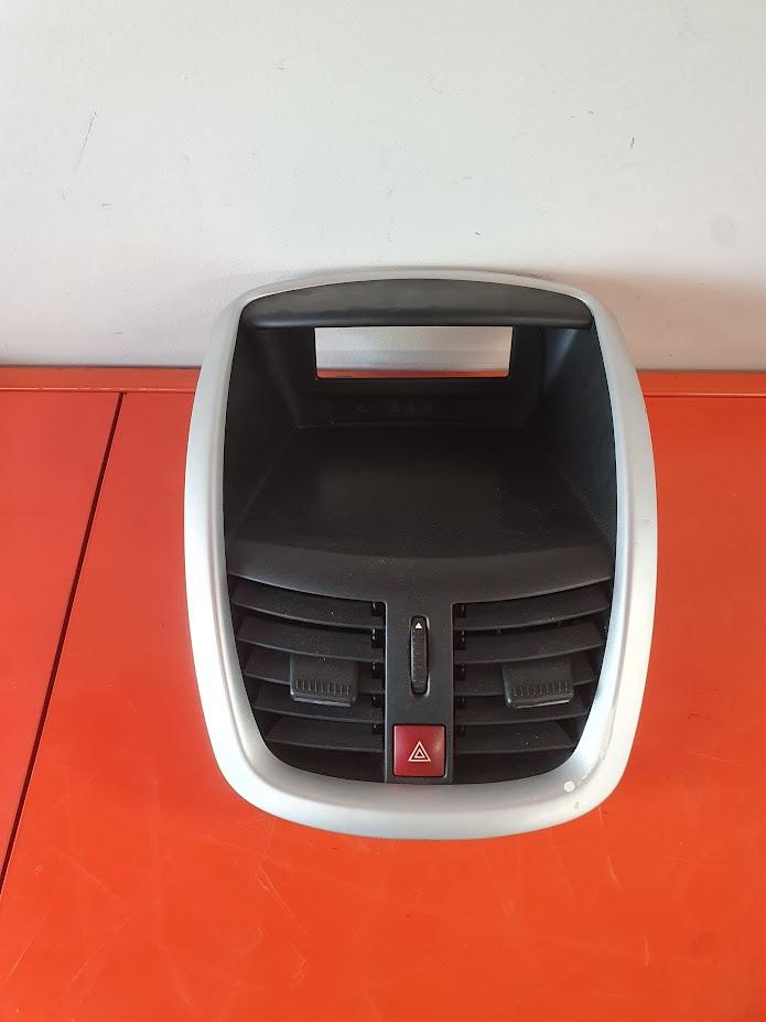 View Auto part Trim Panel Peugeot 207 2010