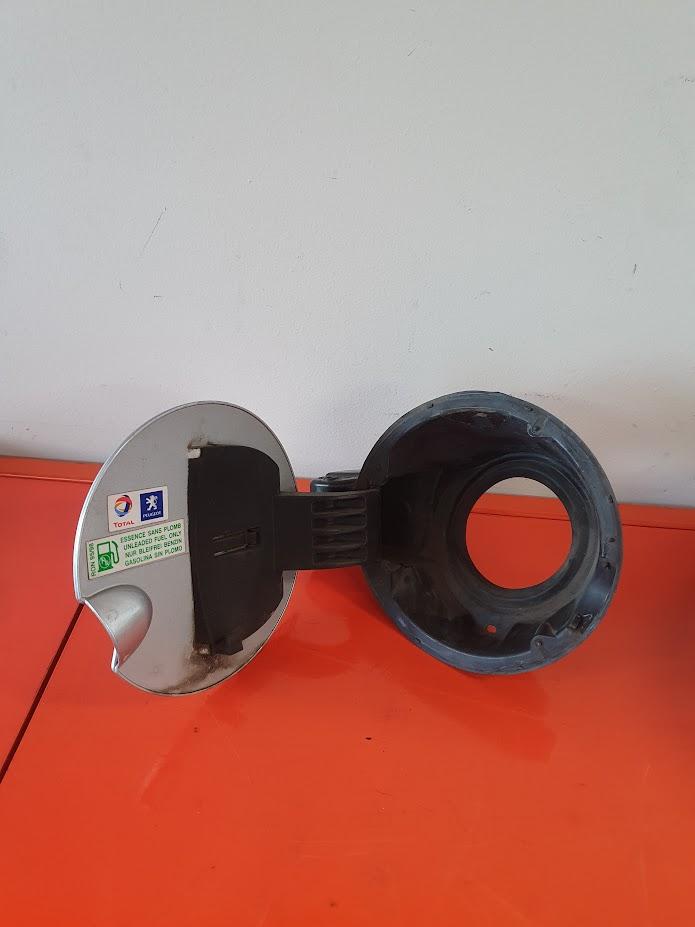 View Auto part Fuel Door / Filler Peugeot 207 2010