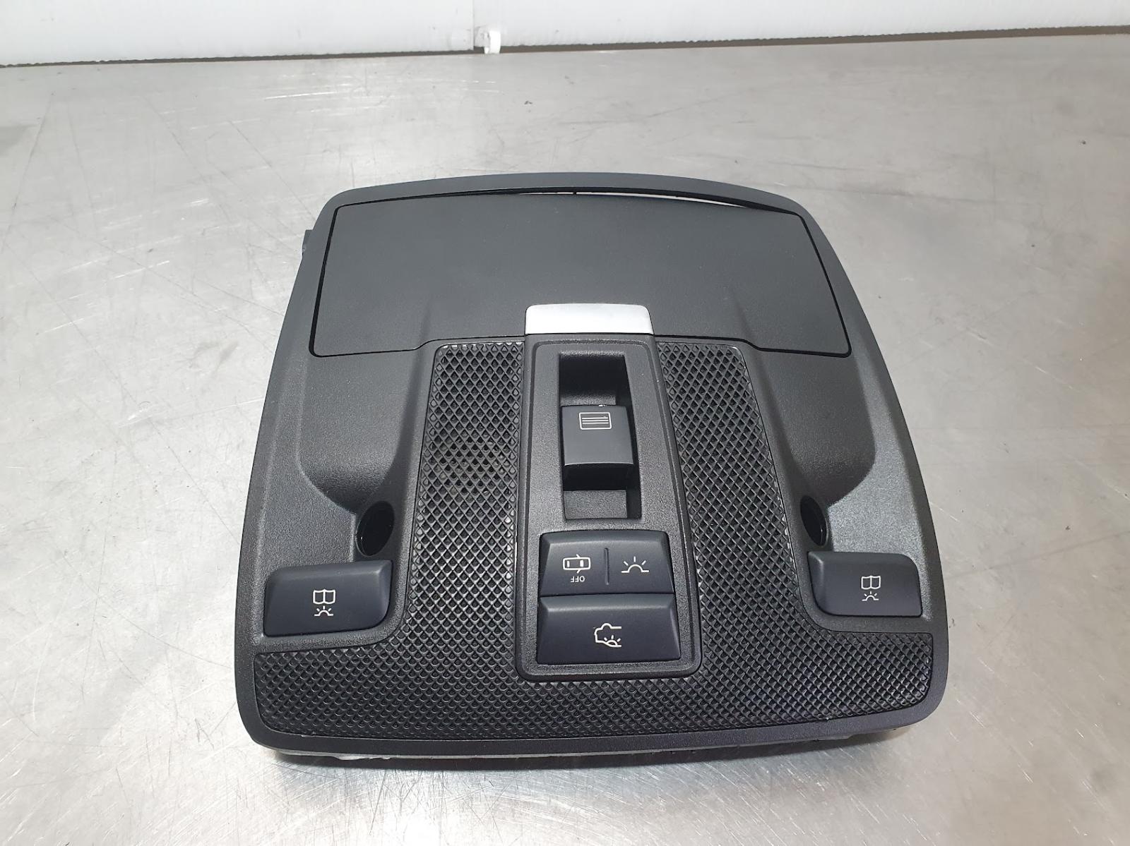 View Auto part Courtesy Light Mercedes Cla Class 2017