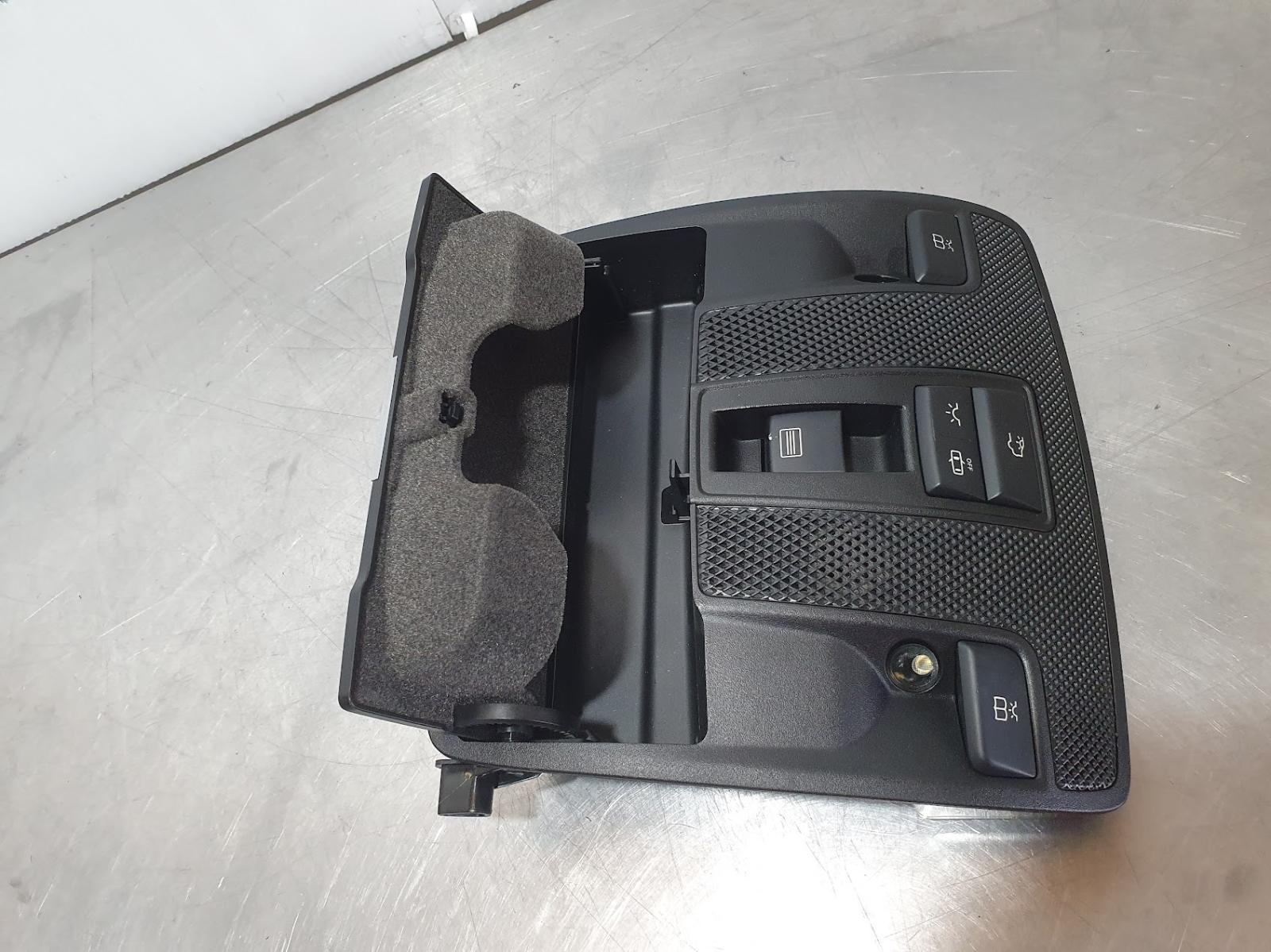 View Auto part Courtesy Light Mercedes Cla Class 2017