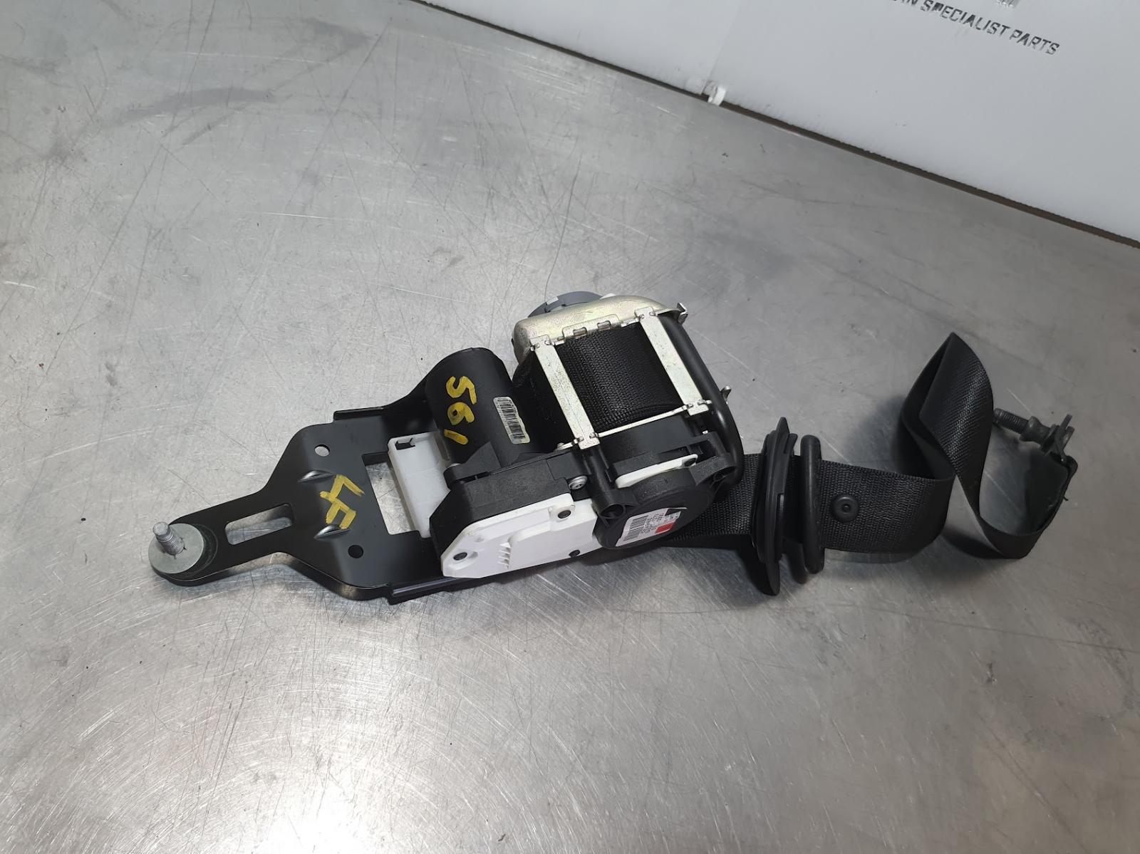 View Auto part Seatbelt/Stalk Mercedes Cla Class 2017