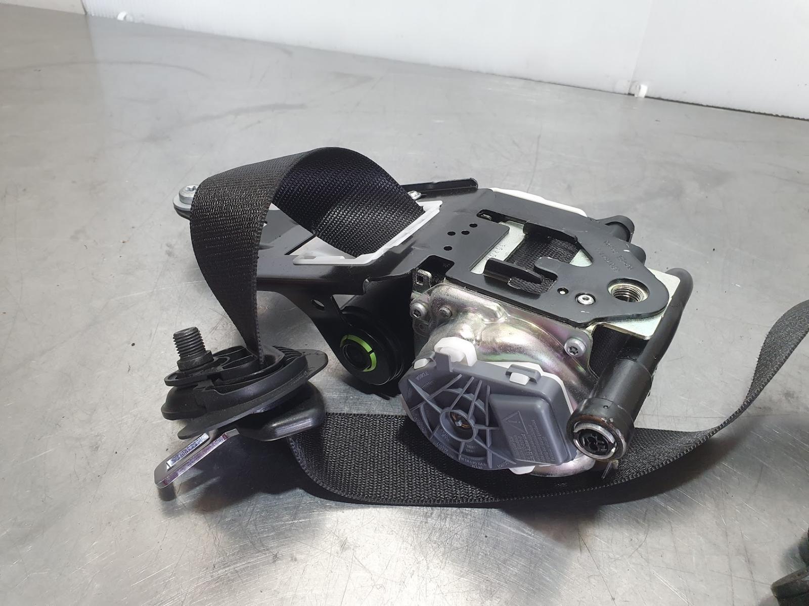 View Auto part Seatbelt/Stalk Mercedes Cla Class 2017