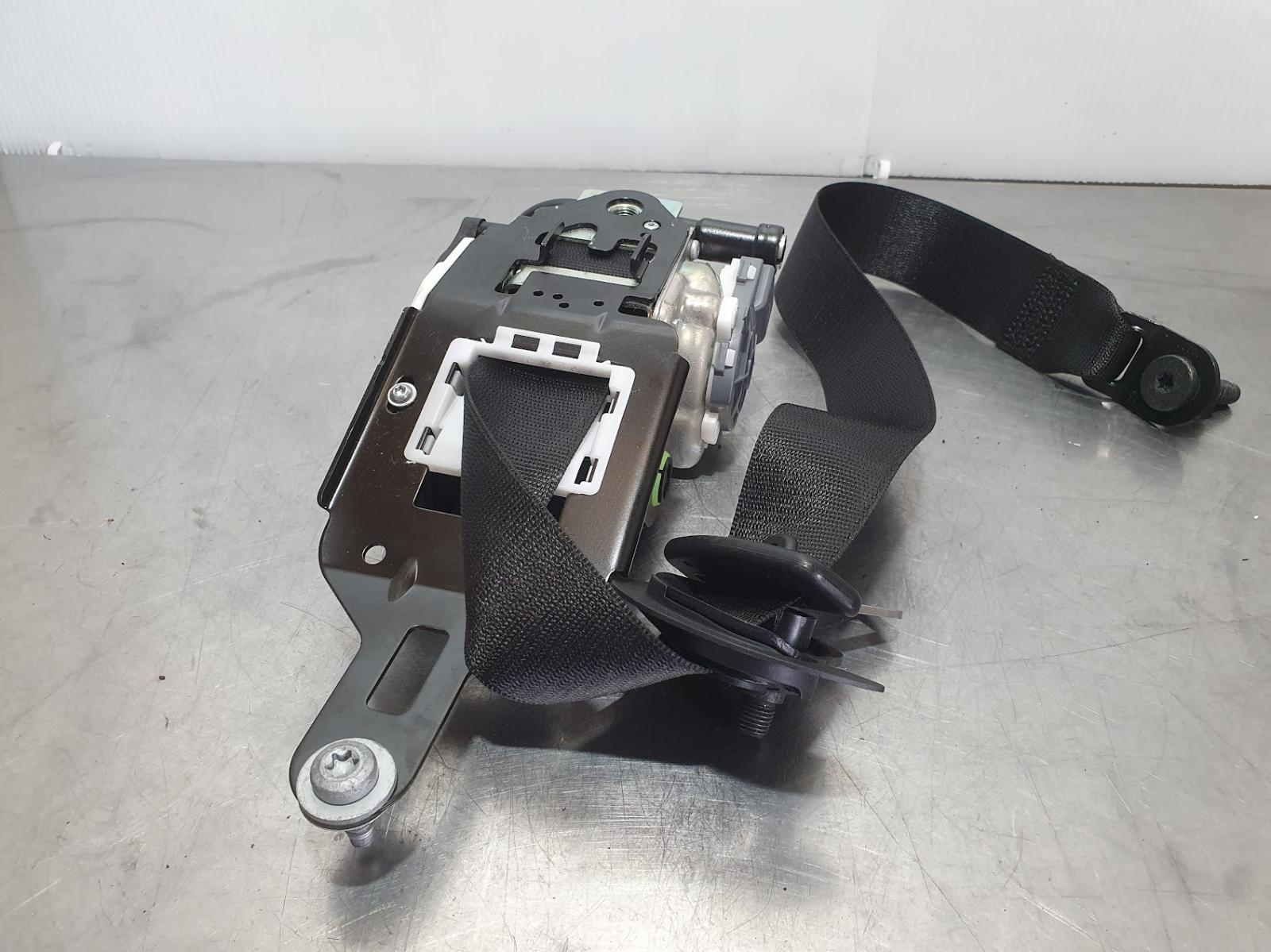 View Auto part Seatbelt/Stalk Mercedes Cla Class 2017