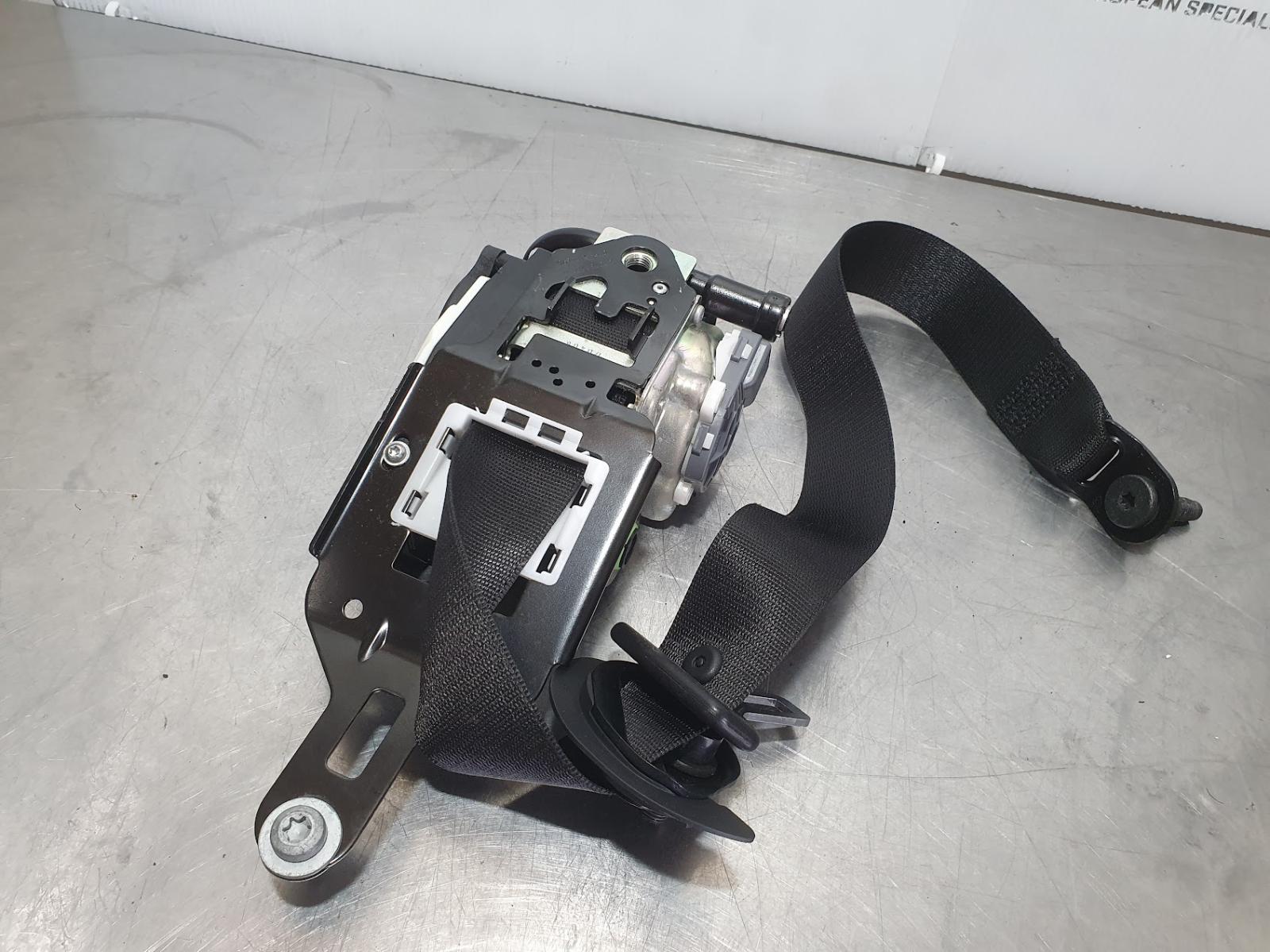 View Auto part Seatbelt/Stalk Mercedes Cla Class 2017