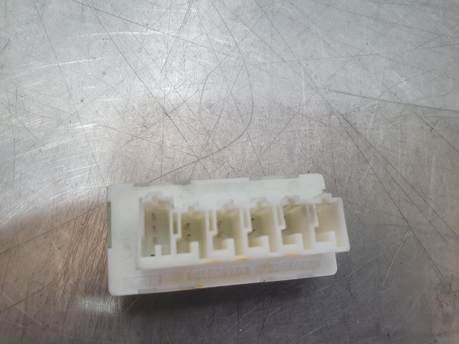 View Auto part Misc Switch/Relay Mercedes Cla Class 2017