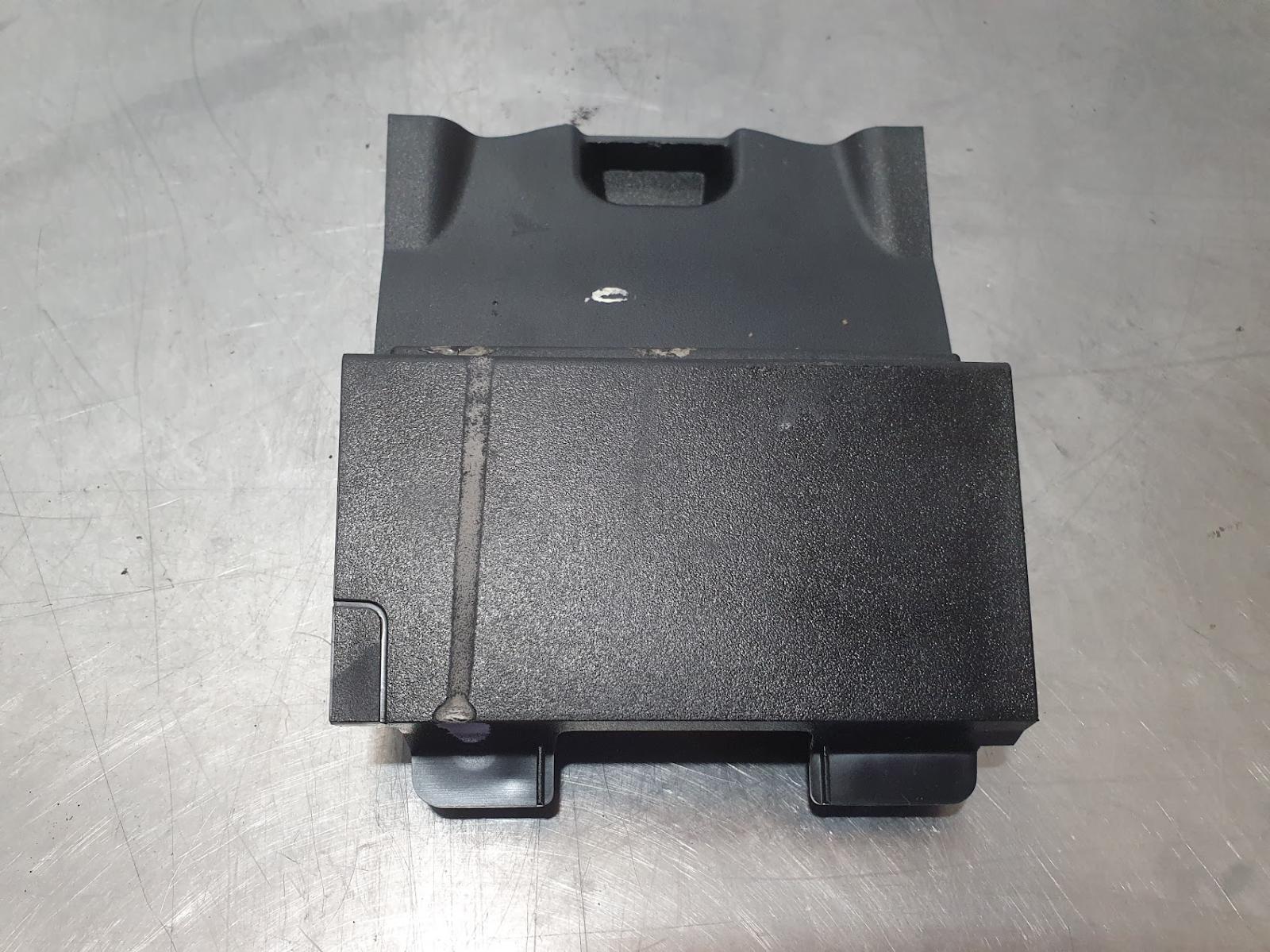 View Auto part Misc Switch/Relay Mercedes Cla Class 2017