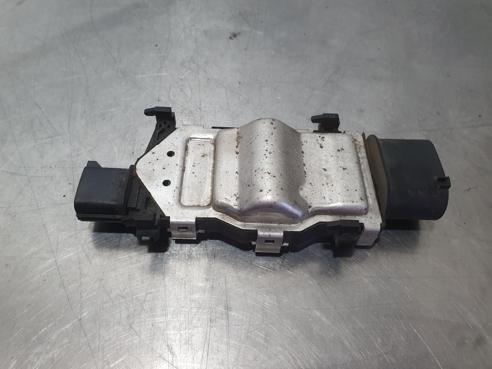 View Auto part Misc Switch/Relay Mercedes Cla Class 2017