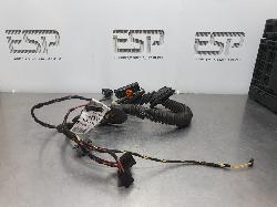 250300