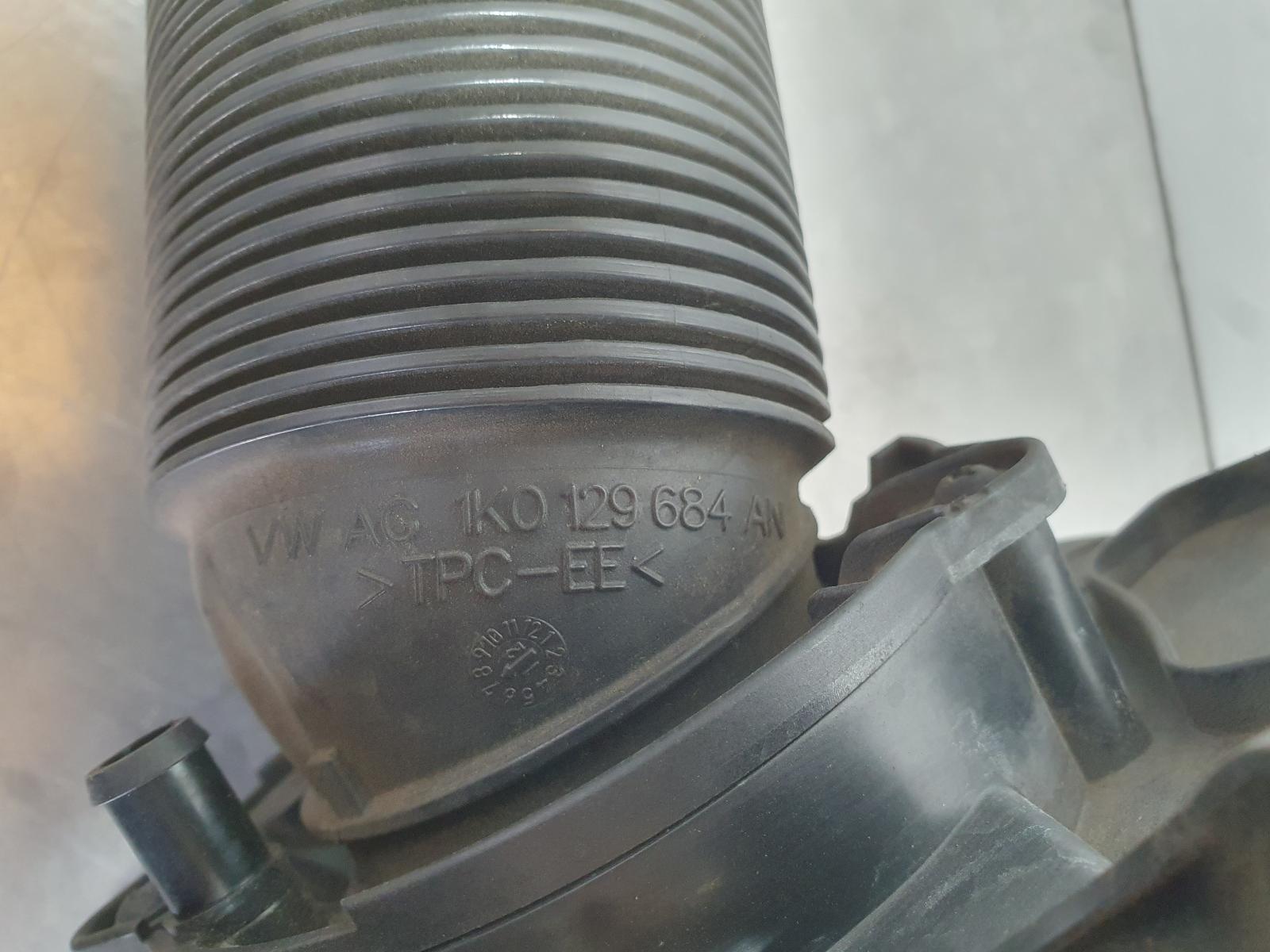 View Auto part Air Cleaner/Box Volkswagen Golf 2013