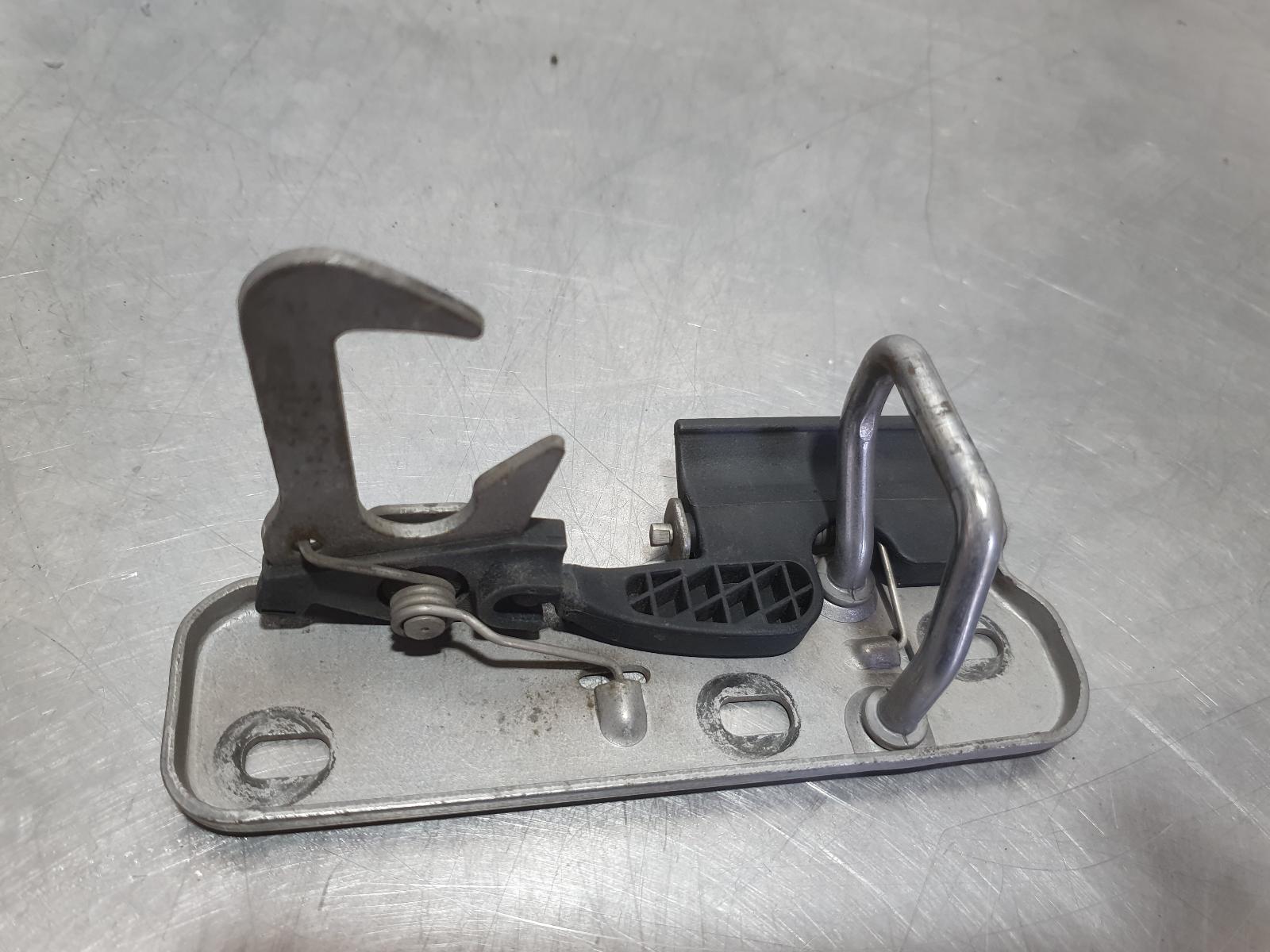 2013 Volkswagen Golf Bonnet Lock/Support View Auto part Bonnet Lock/Support Volkswagen Golf 2013