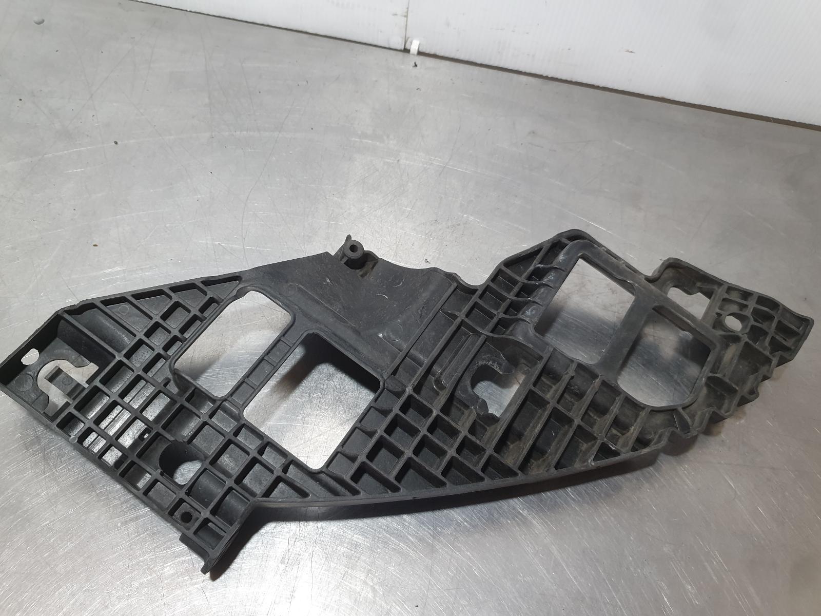 2013 Volkswagen Golf Misc Bracket View Auto part Misc Bracket Volkswagen Golf 2013
