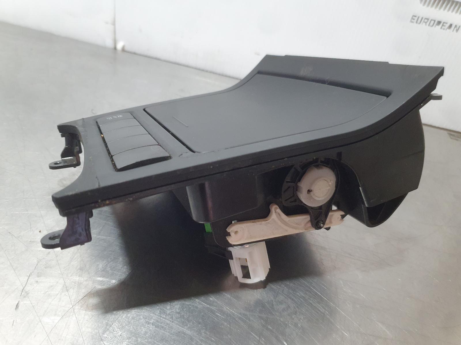 2013 Volkswagen Golf Ashtray View Auto part Ashtray Volkswagen Golf 2013