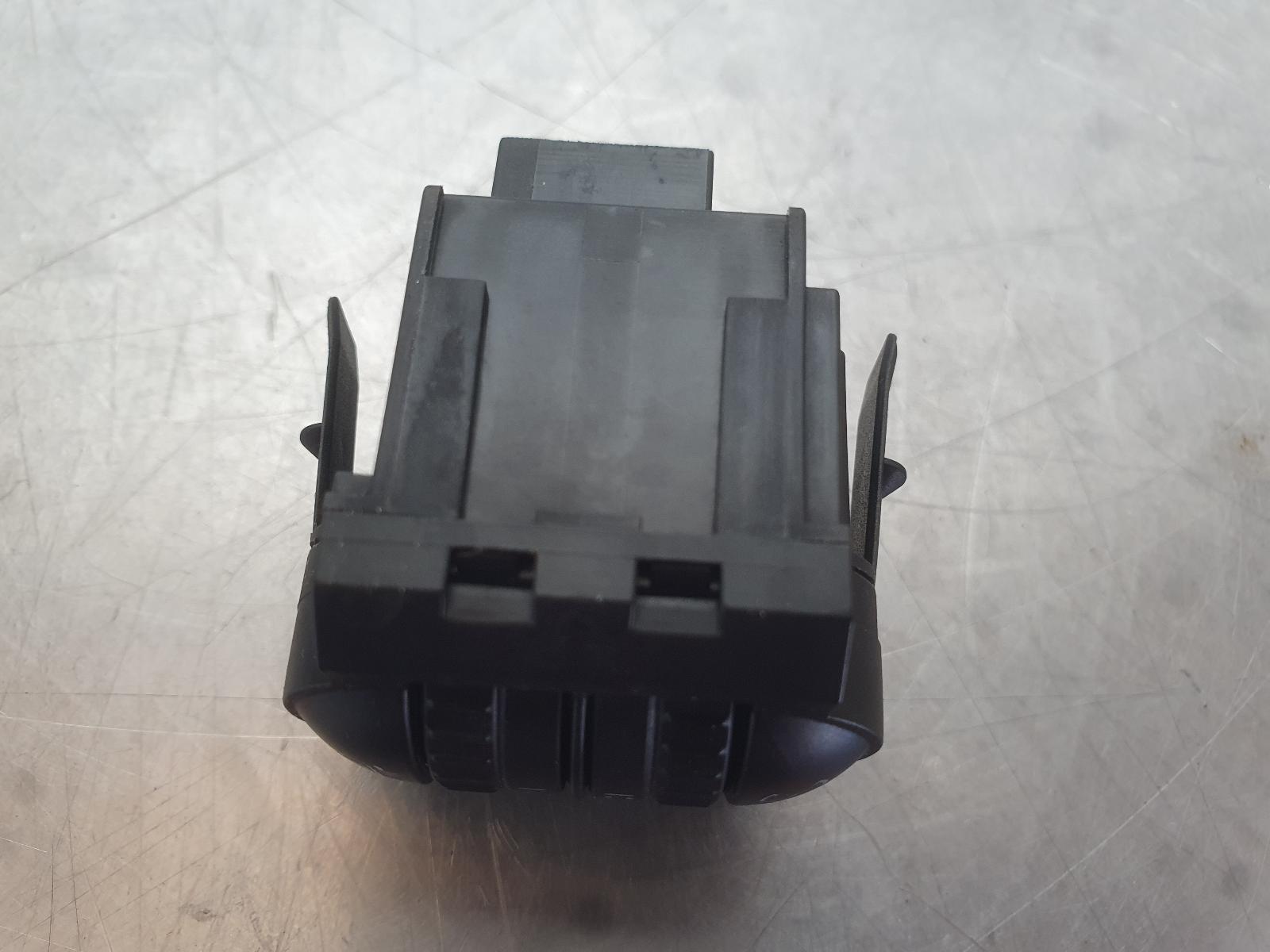 2013 Volkswagen Golf Misc Switch/Relay View Auto part Misc Switch/Relay Volkswagen Golf 2013