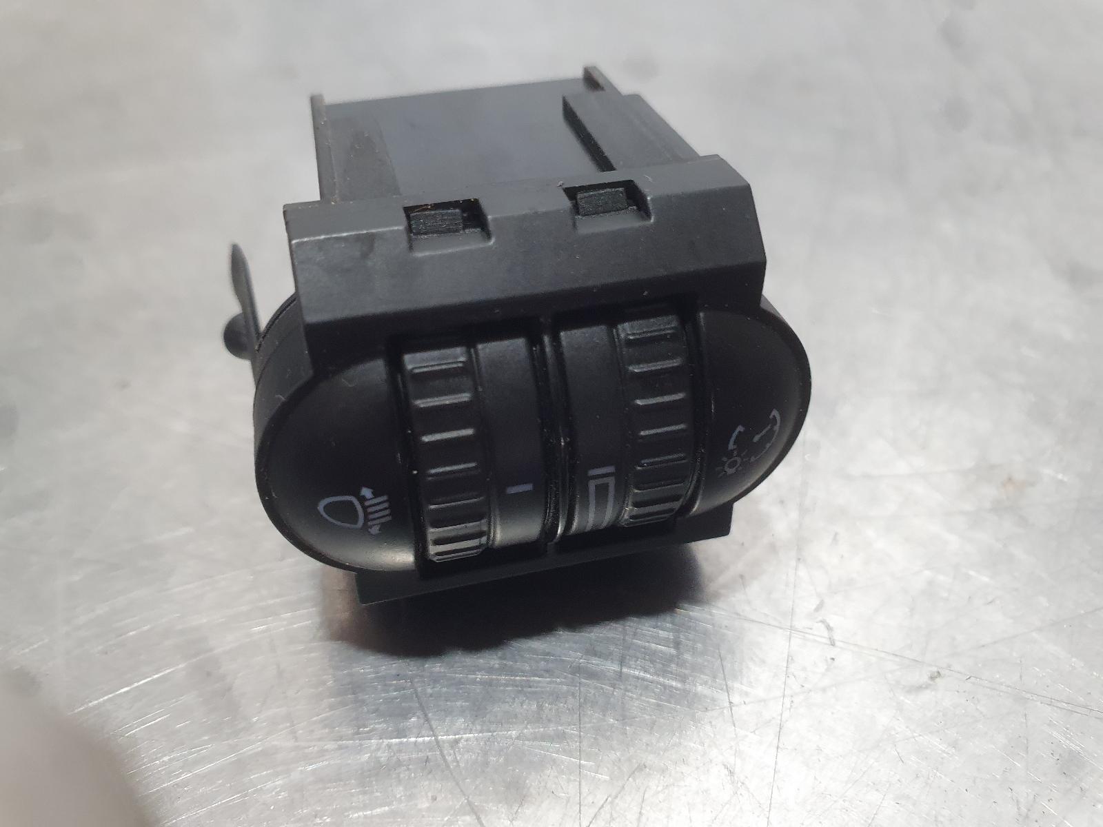 2013 Volkswagen Golf Misc Switch/Relay View Auto part Misc Switch/Relay Volkswagen Golf 2013