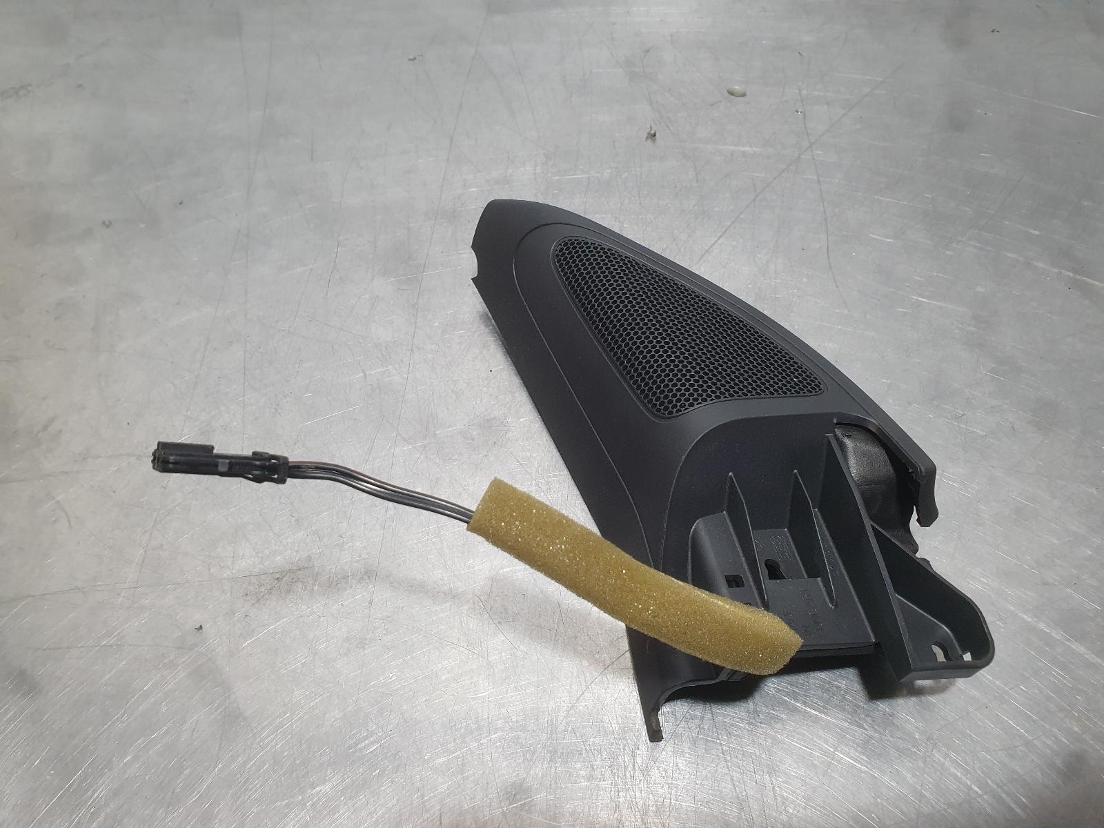 2013 Volkswagen Golf Trim Panel View Auto part Trim Panel Volkswagen Golf 2013