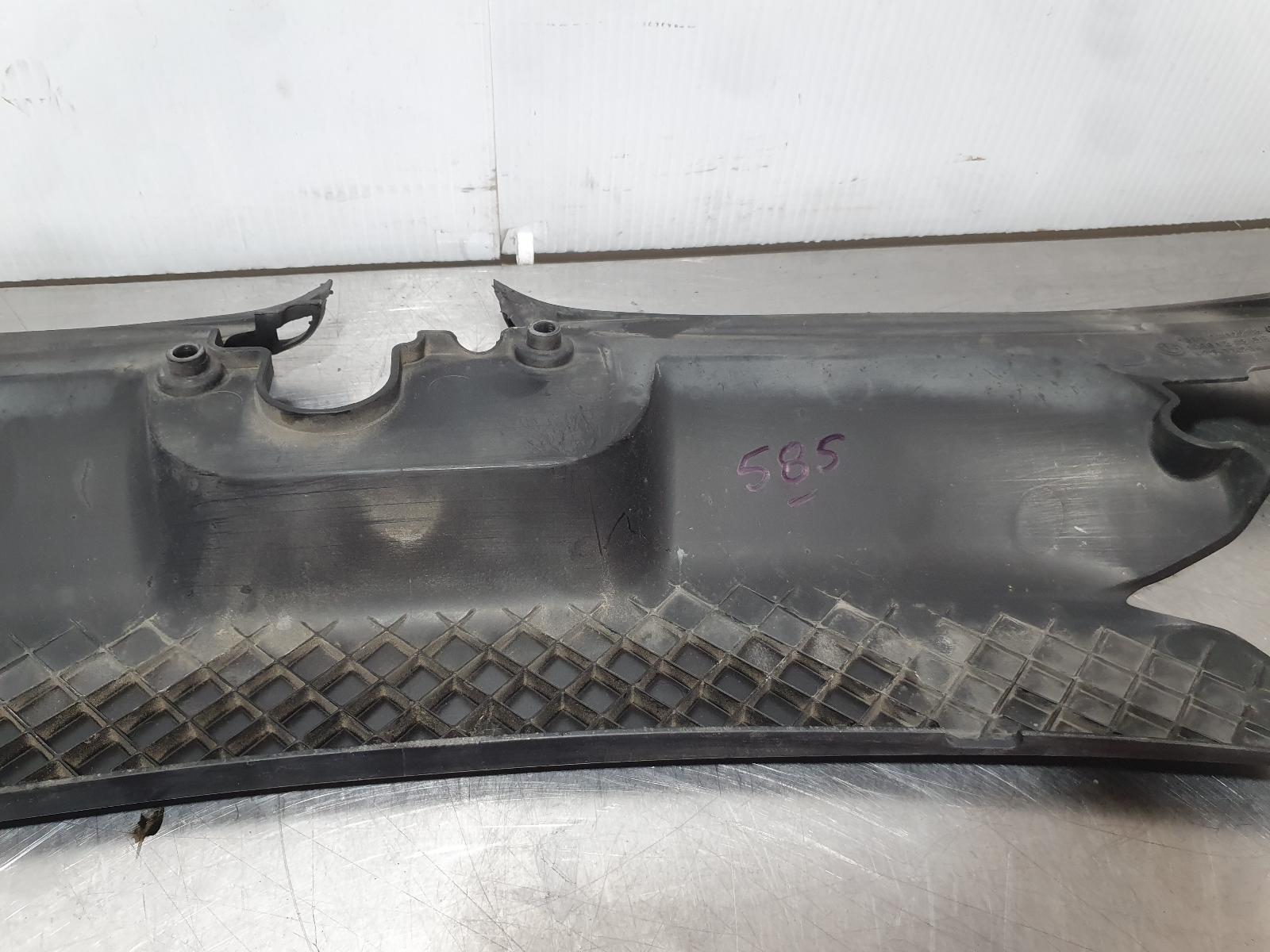 View Auto part Air Cleaner Duct/Hos Bmw X3 2008