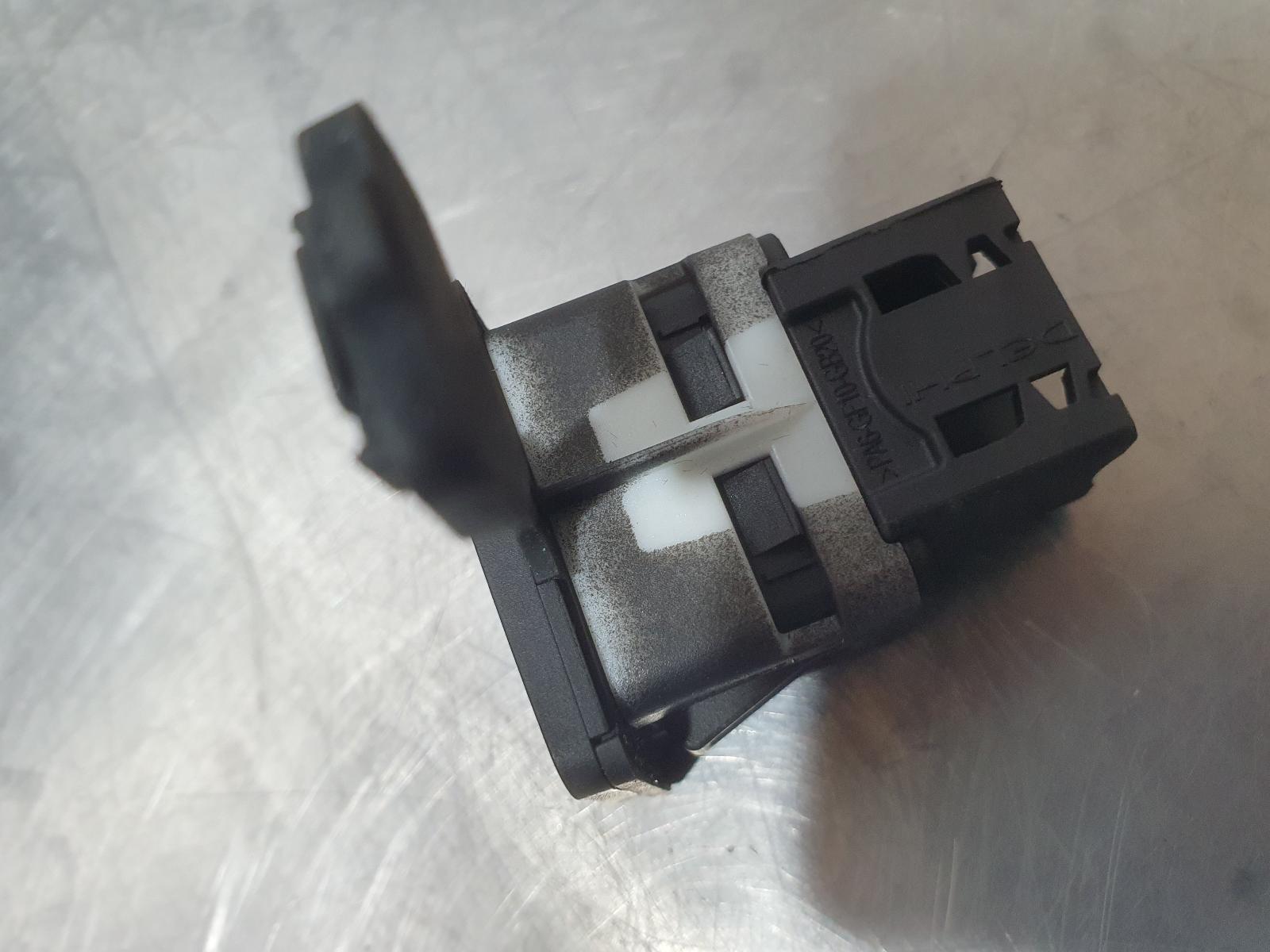 View Auto part Misc Switch/Relay Alfa Romeo 159 2010