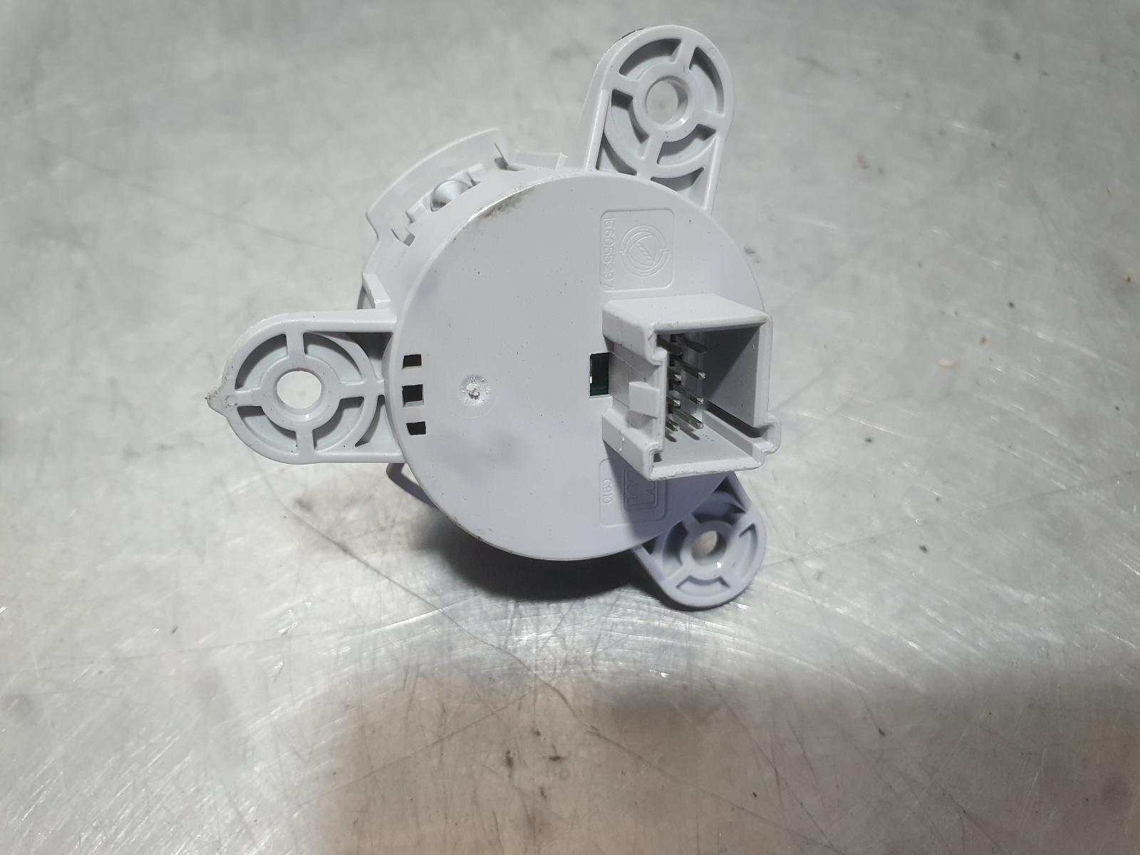 2010 Alfa Romeo 159 Misc Switch/Relay View Auto part Misc Switch/Relay Alfa Romeo 159 2010